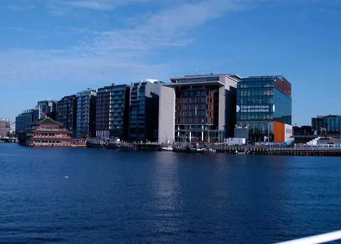 船上ホテル アミチティア 2*