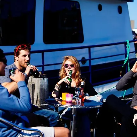 Båthotell Amicitia 2*